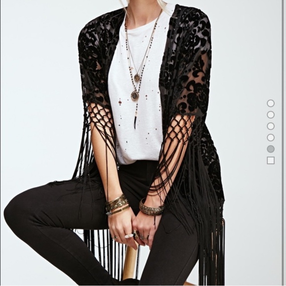 Forever 21 Black Velvet Floral Fringe Kimono Size Medium